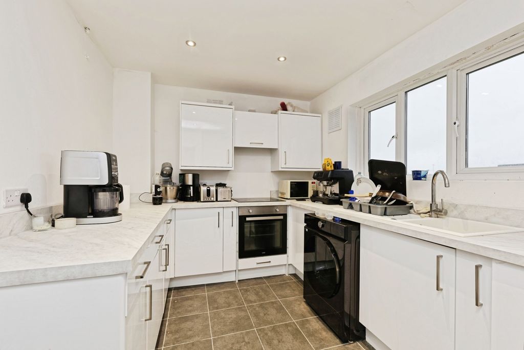 Property photo 2 of 20 Pbox-Img.Jpg