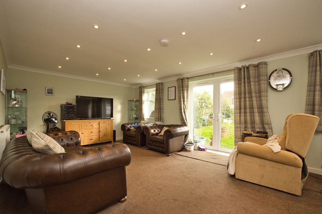 Property photo 3 of 12 Picture 3