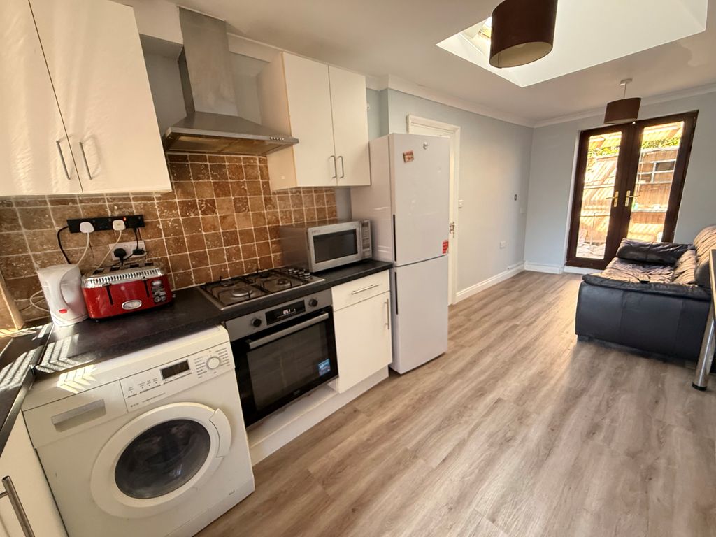 Property photo 2 of 5 Image