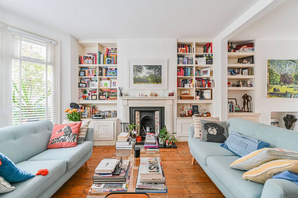 Property photo 2 of 25