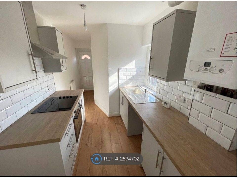 Property photo 2 of 8 Kitchen