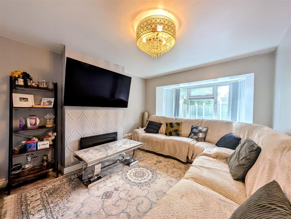 Property photo 2 of 18 Lounge.Jpg