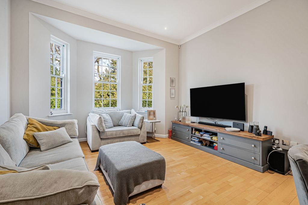 Property photo 1 of 9 Photo 6