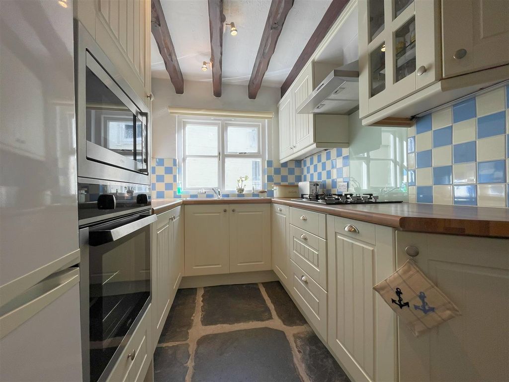 Property photo 3 of 21 Kitchen 3.Jpg