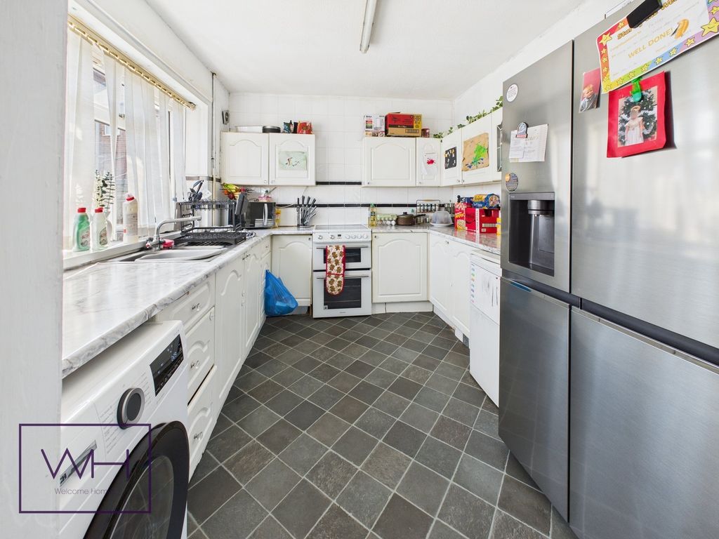 Property photo 3 of 13 Cam03785G0-Pr0224-Still003