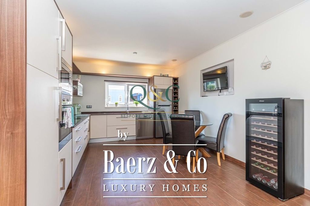 Property photo 3 of 34