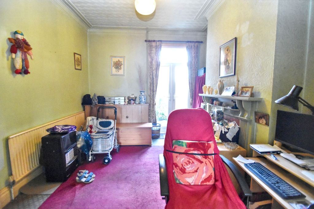 Property photo 3 of 14 Sitting Room