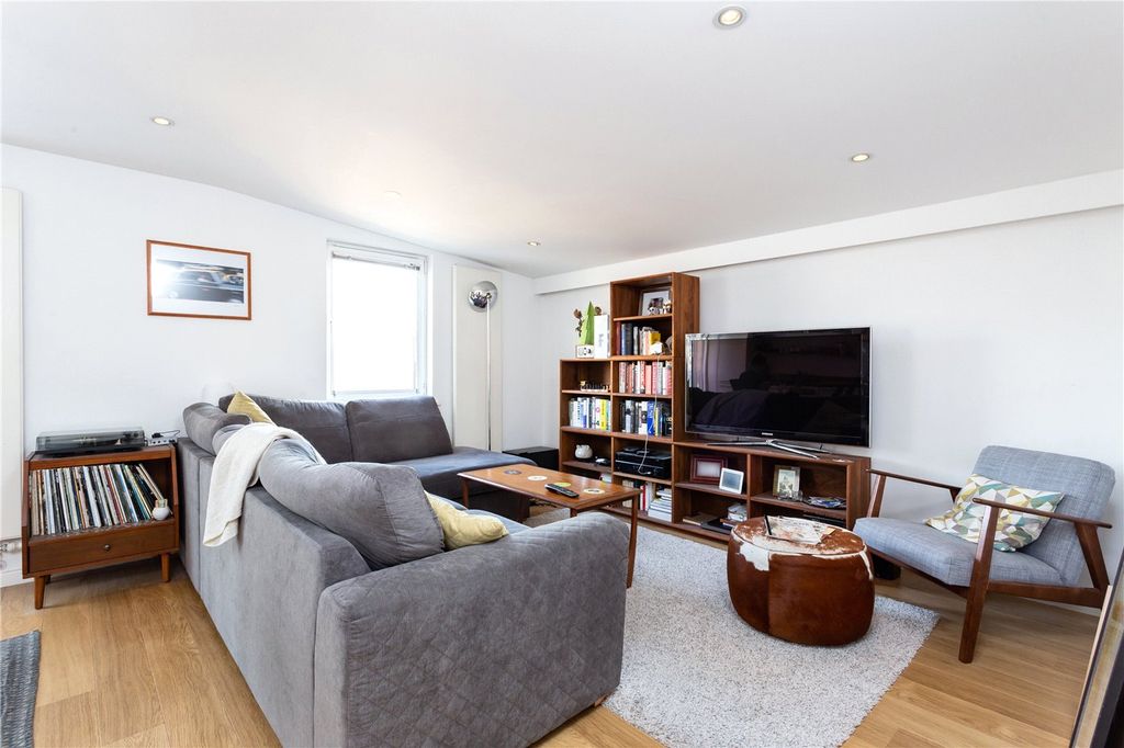 Property photo 2 of 11 Picture No. 23