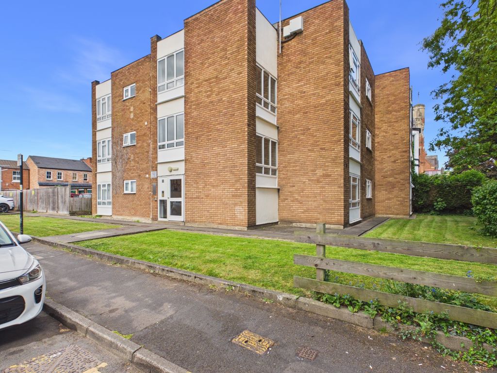 Property photo 1 of 14 Cam02366G0-Pr0158-Still005