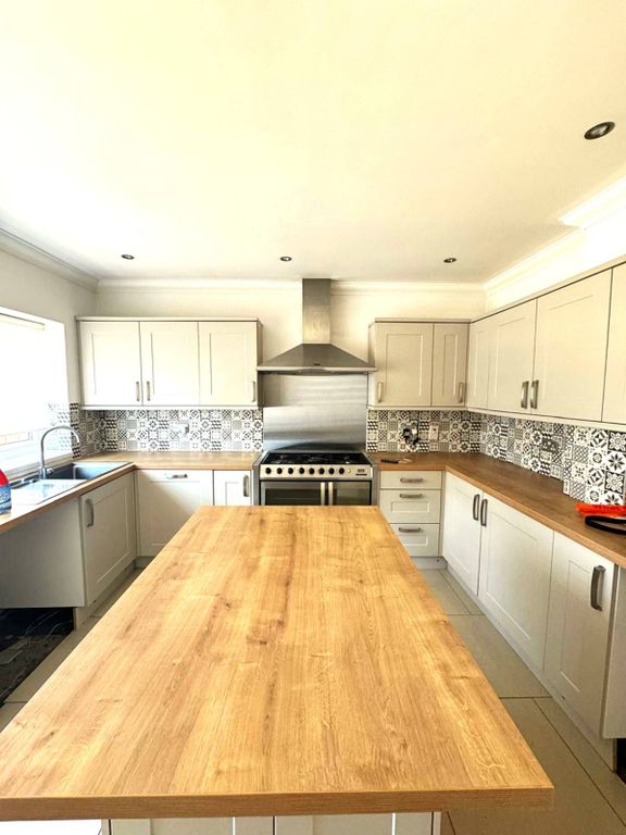 Property photo 2 of 17 Gallery