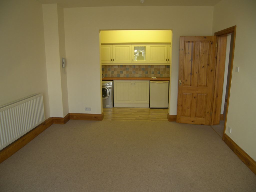 Property photo 3 of 7 Lounge