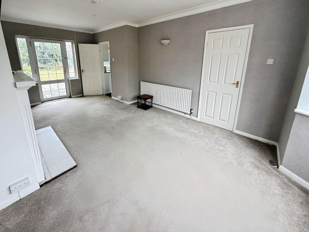 Property photo 3 of 19 Living Room