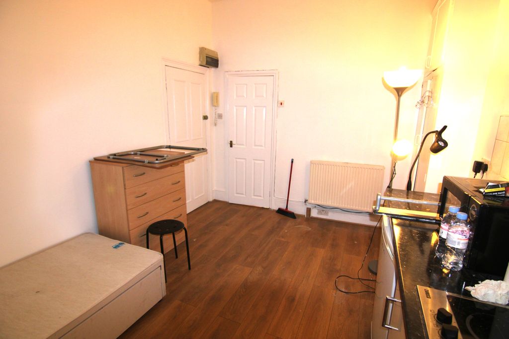 Property photo 1 of 4