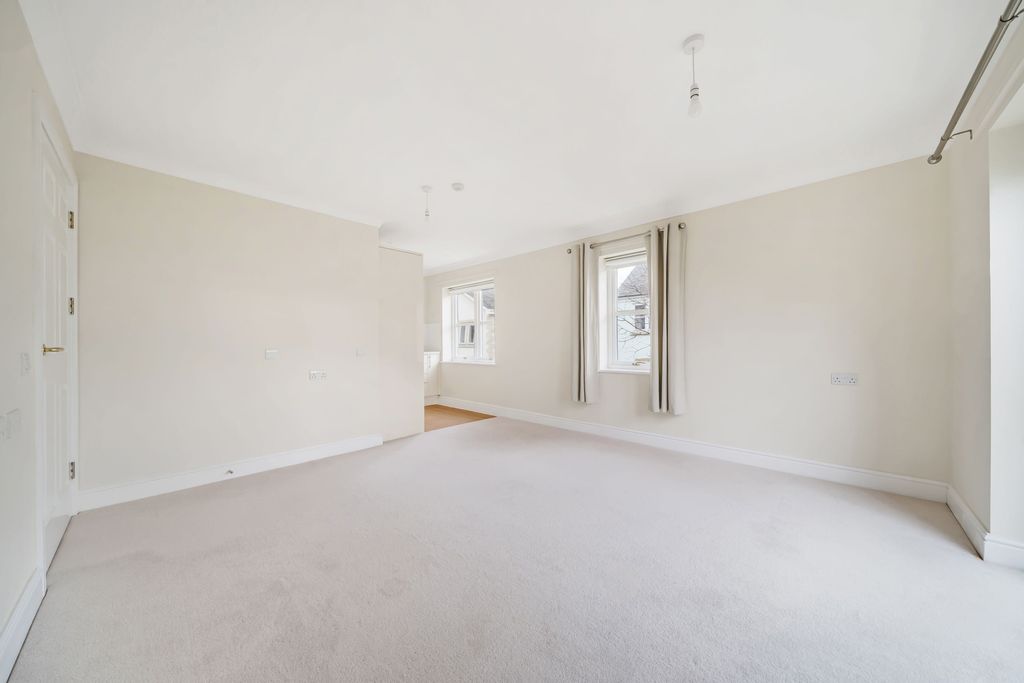 Property photo 3 of 17 Image