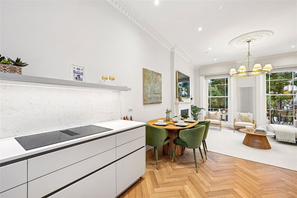 Property photo 3 of 21 Kitchen