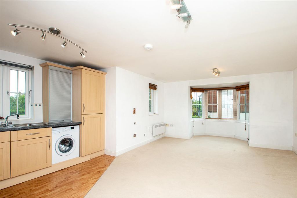 Property photo 3 of 8 14Harlow_1.Jpg