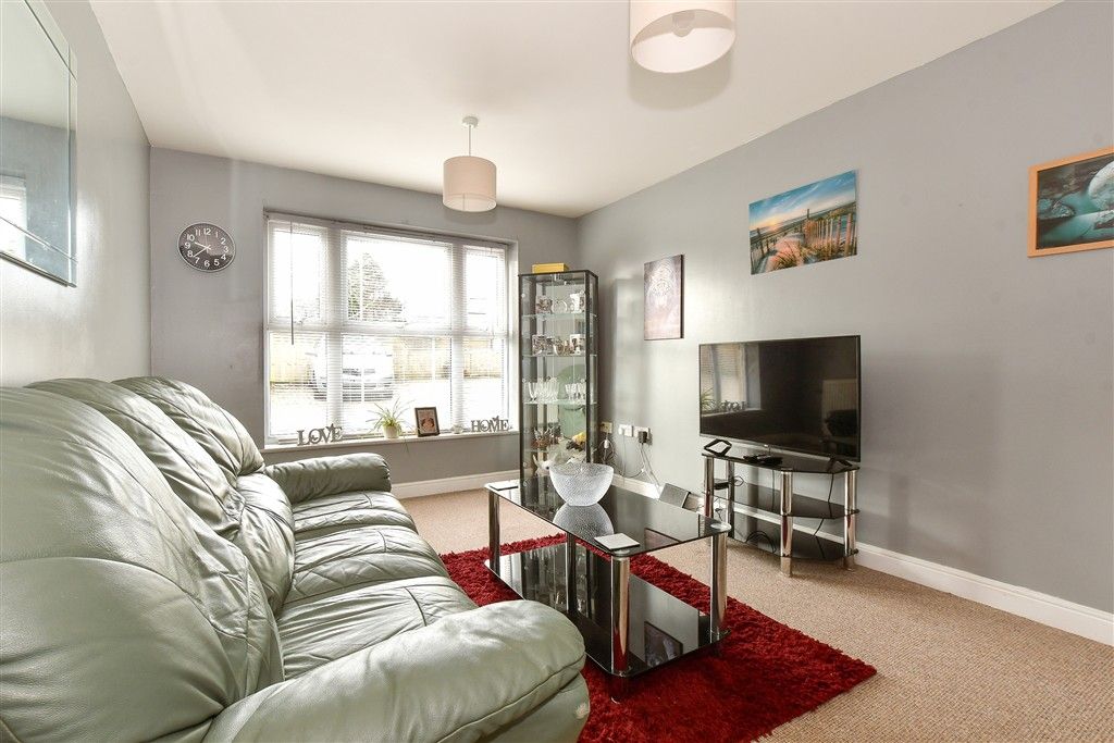 Property photo 2 of 8 Lounge