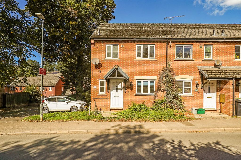 Property photo 2 of 13 Mb2.Jpg