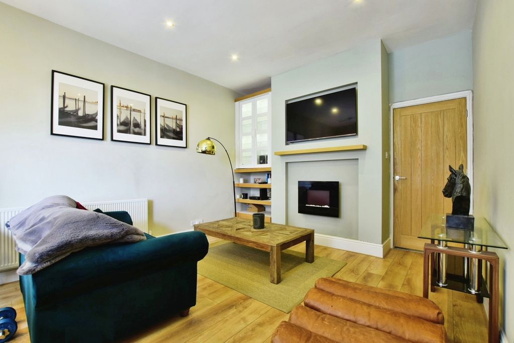 Property photo 1 of 9 Lounge