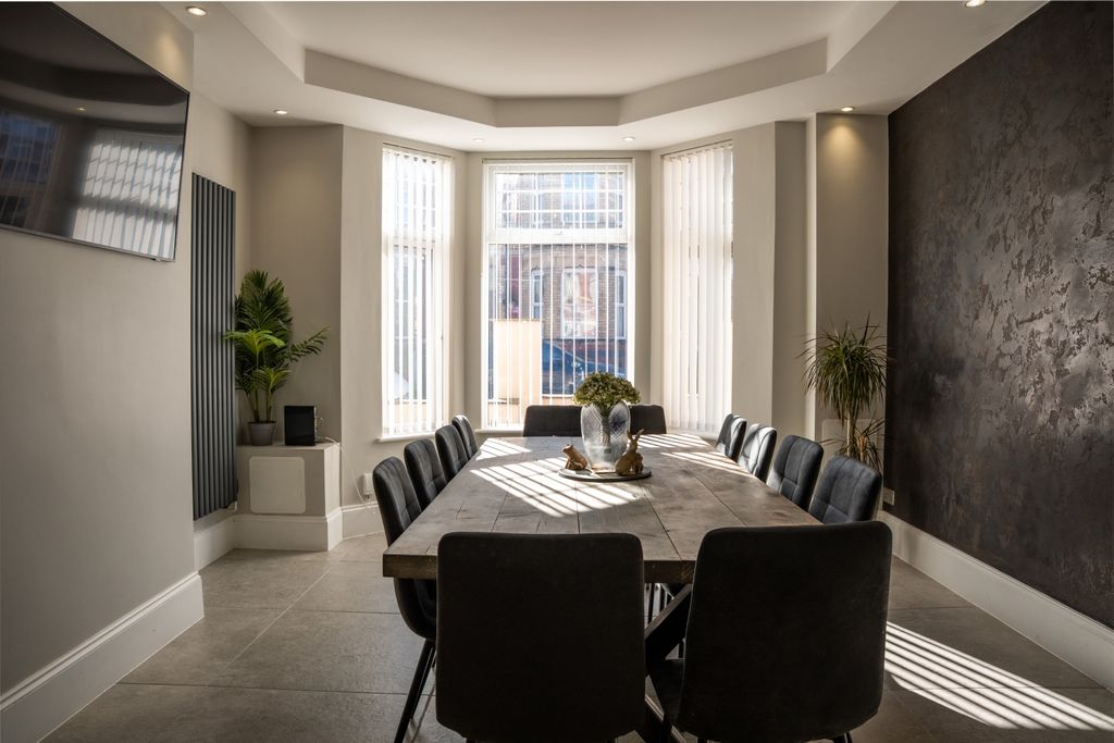 Property photo 3 of 28 Ombersley-5