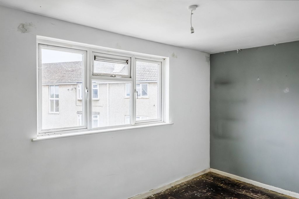 Property photo 3 of 13 88 Allington Way, Chippenham, Wiltshire, Sn14 0Ju