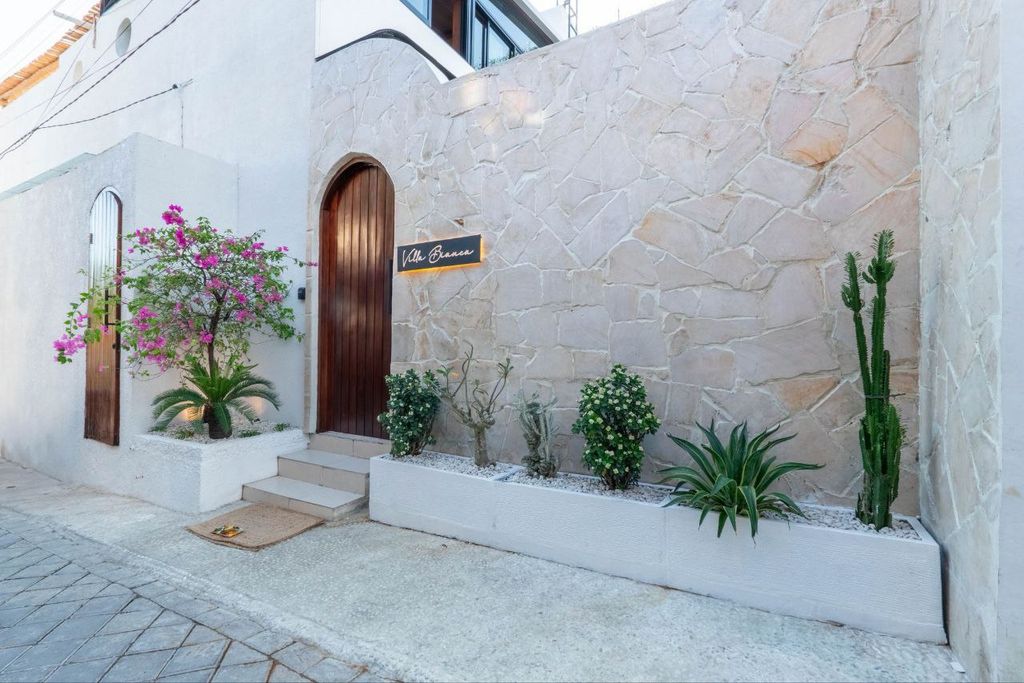 Property photo 3 of 25