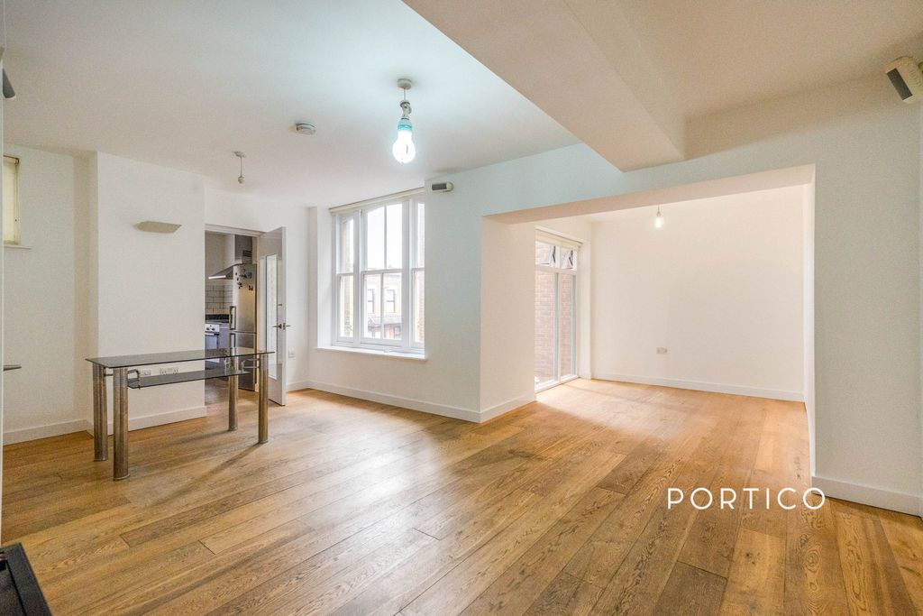 Property photo 1 of 9 Flat 4. 120 Romford