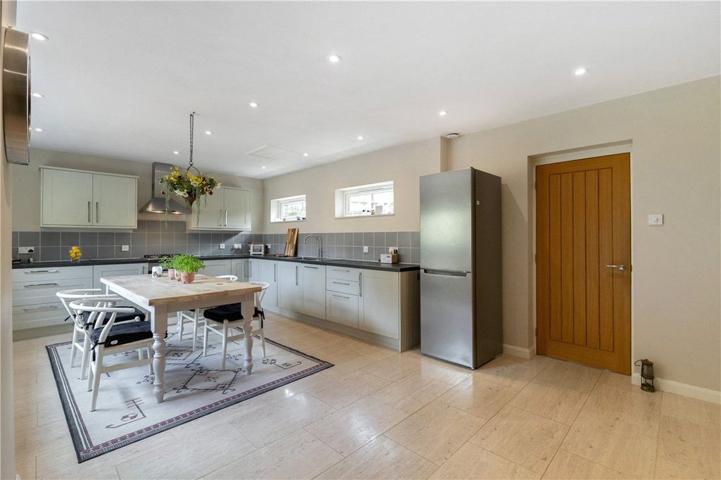 Property photo 3 of 22 Picture No. 23