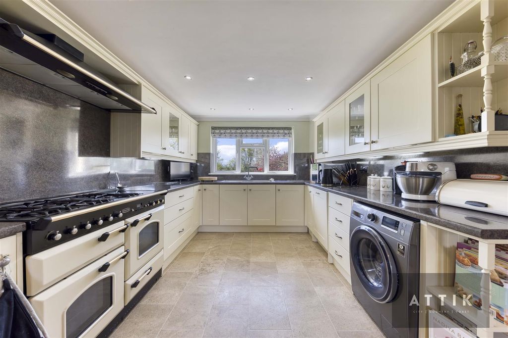 Property photo 3 of 50 Attik-32.Jpg