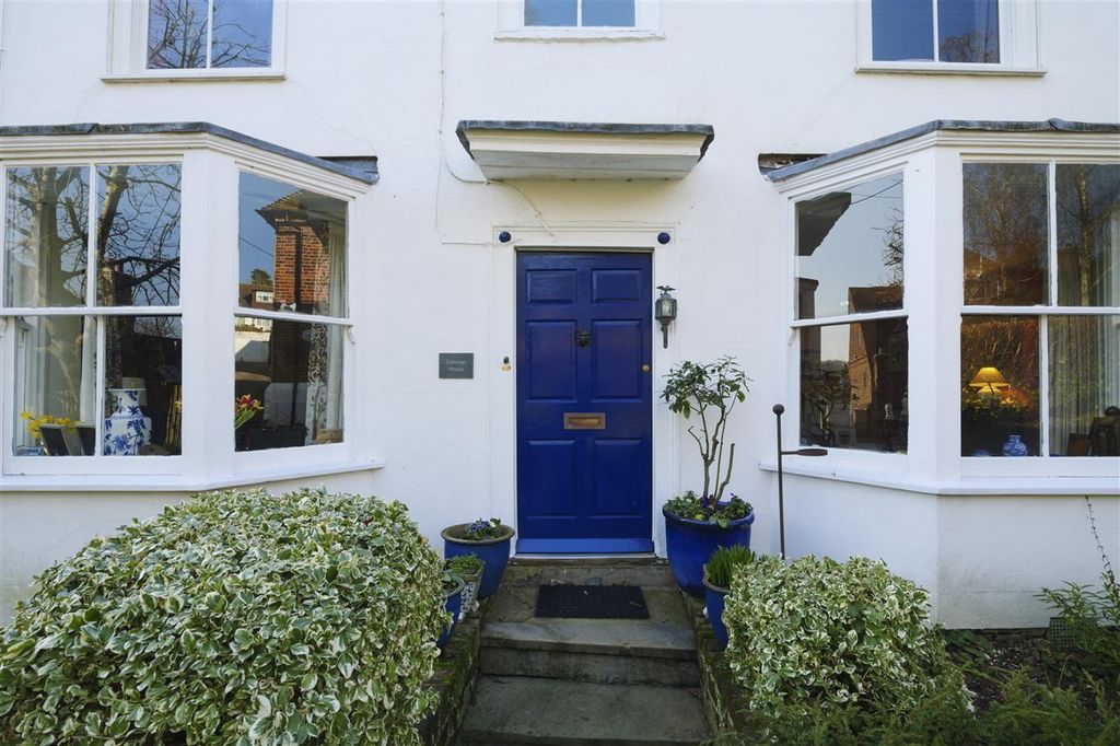 Property photo 2 of 33