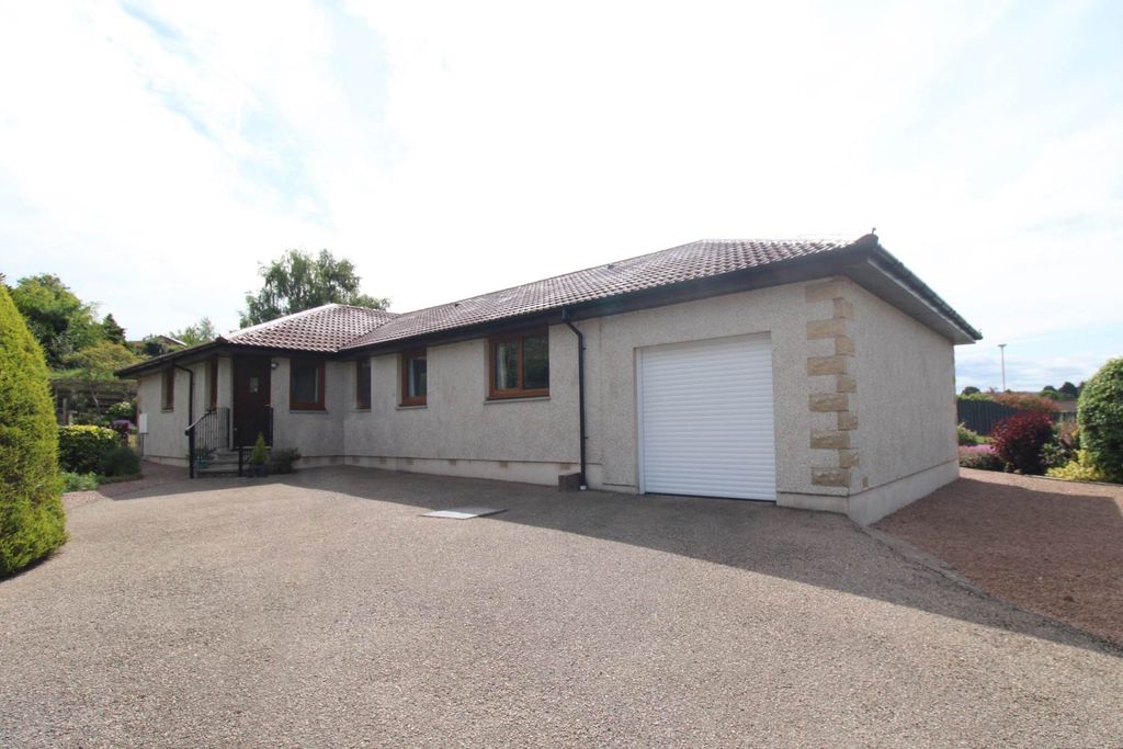 Property photo 2 of 25