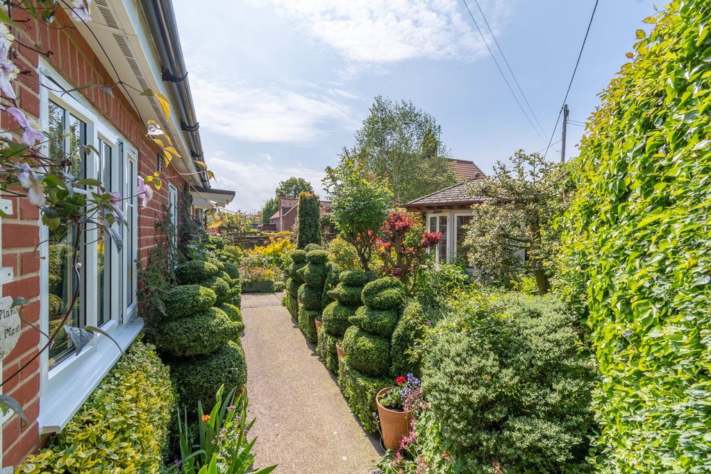 Property photo 2 of 21