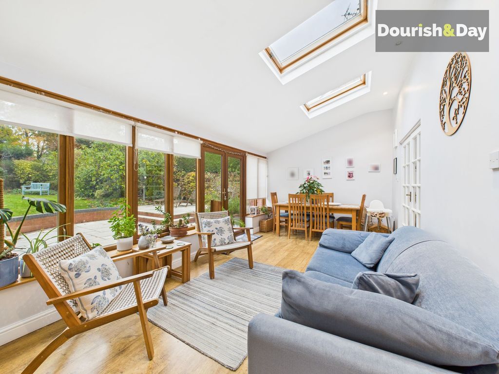 Property photo 3 of 34