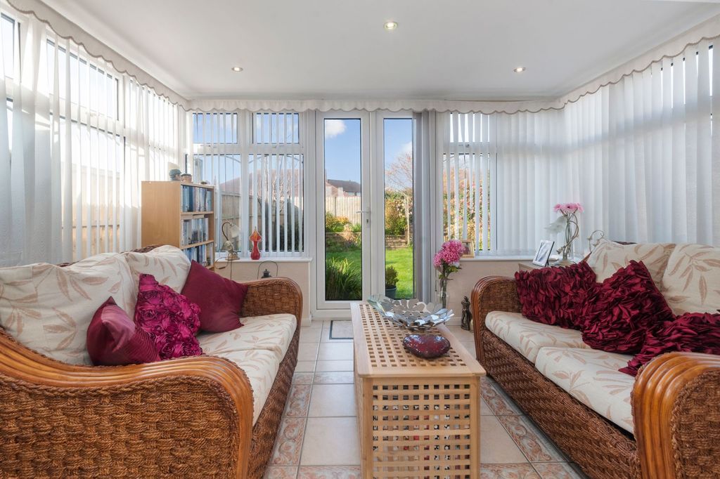 Property photo 2 of 33