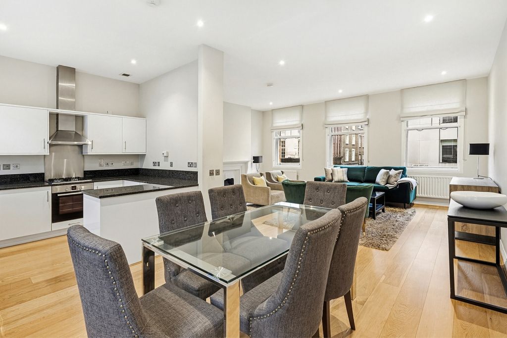 Property photo 2 of 10 2, 63A Great Port...