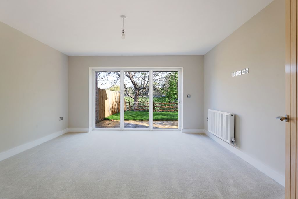 Property photo 2 of 12 Picture No. 04
