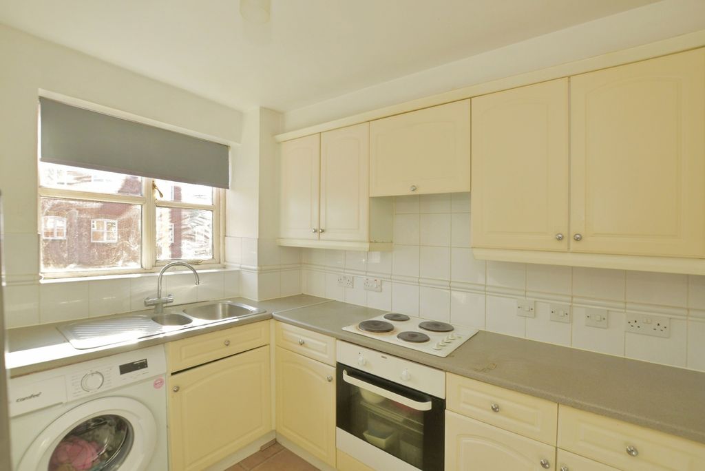 Property photo 3 of 16 Kitchen