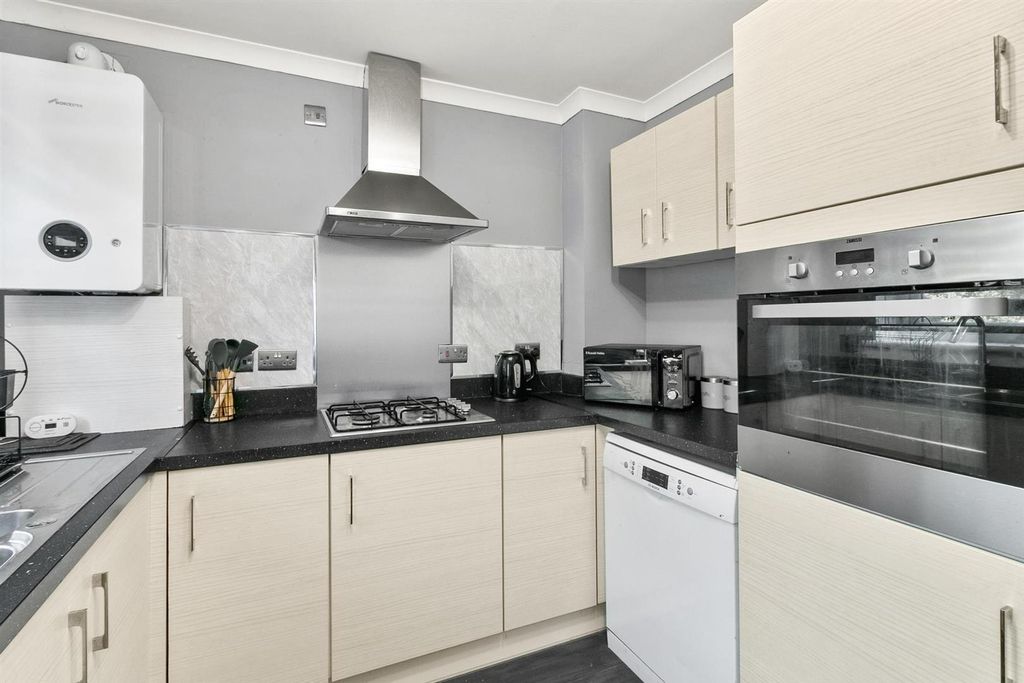 Property photo 3 of 23