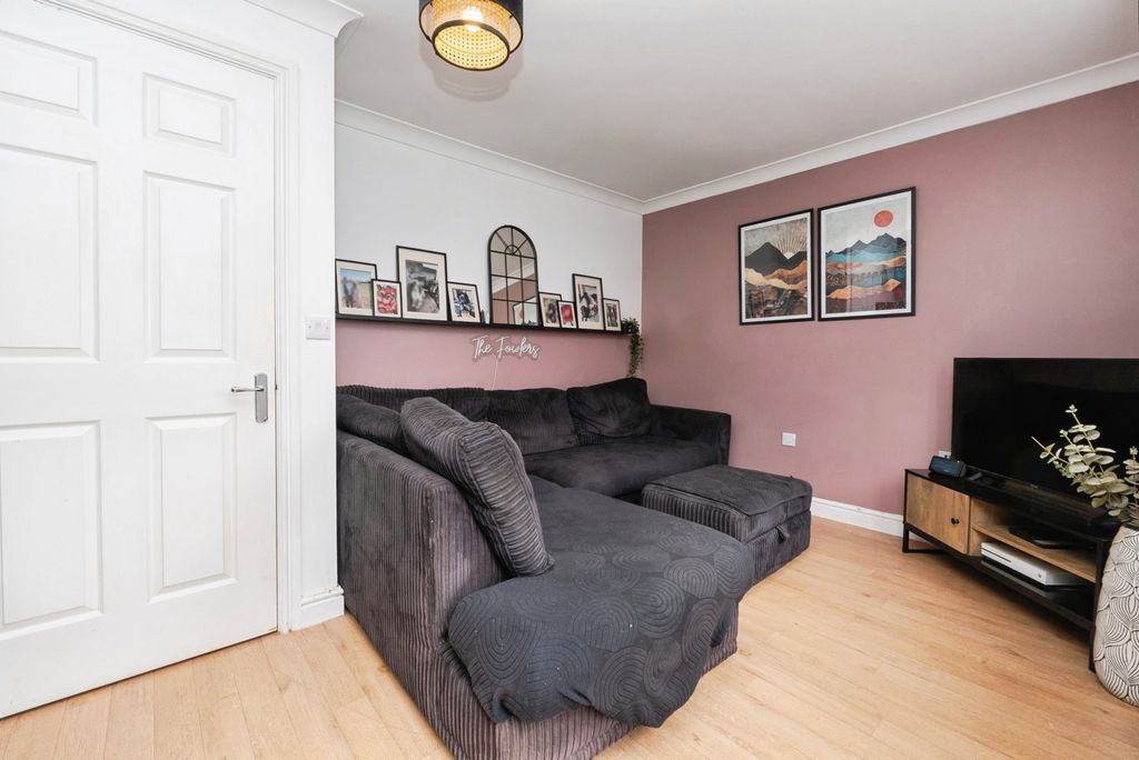 Property photo 2 of 19 Pbox-Img.Jpg