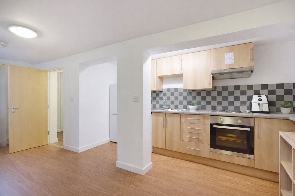 Property photo 3 of 8 Gallery