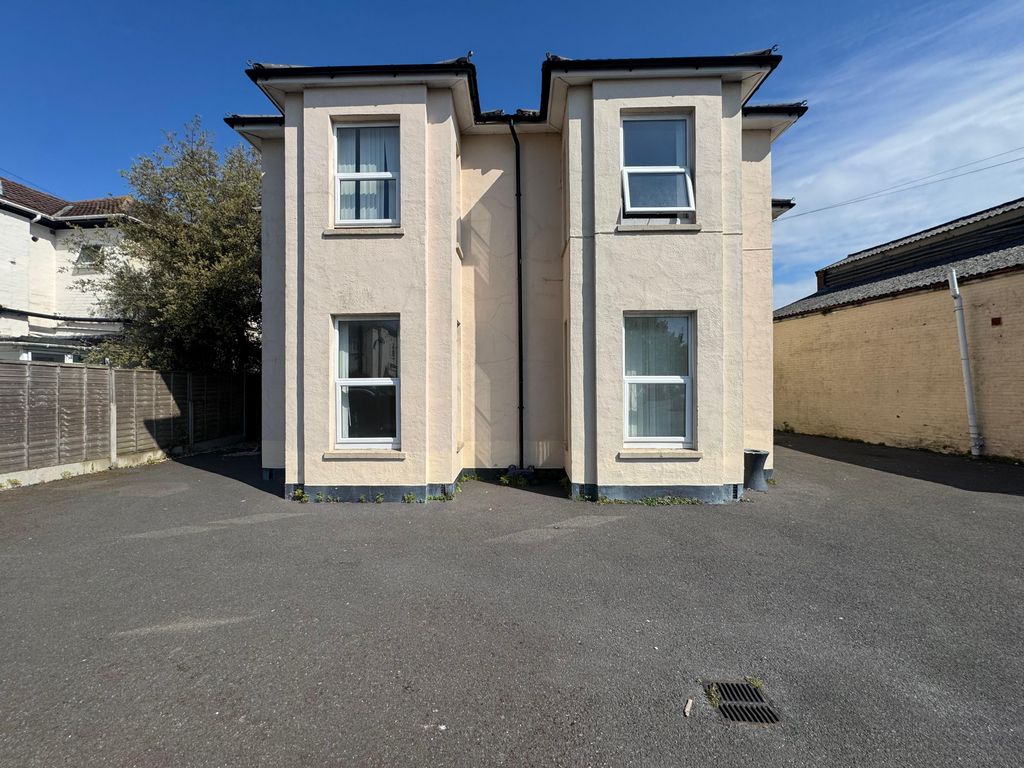 Property photo 3 of 25 99 Soutcote Road (24).Jpg