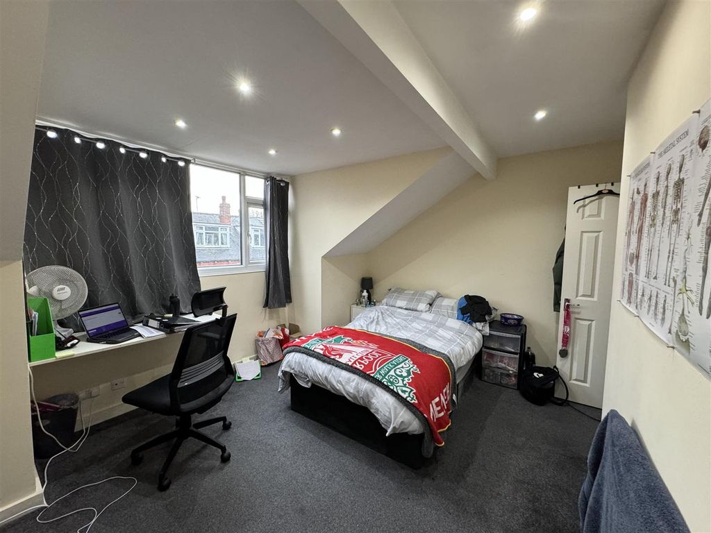 Additional image 4 of 5 bed terraced house to rentNewport Gardens, Headingley, Leeds LS6