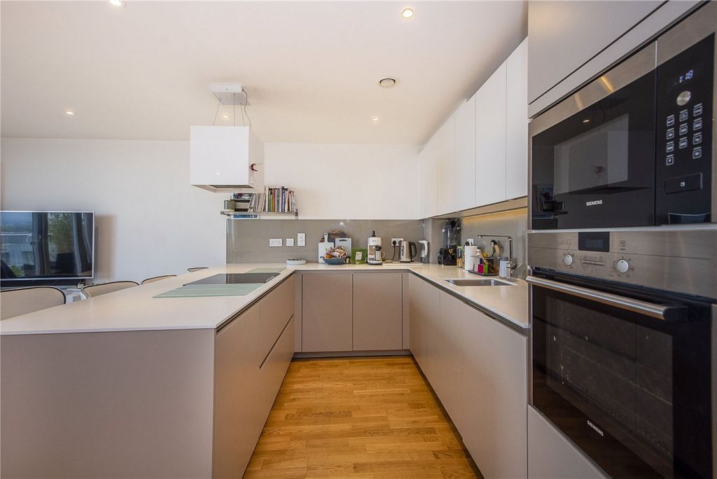 Property photo 2 of 10 Bal230087_35