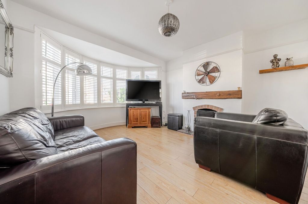 Property photo 3 of 19