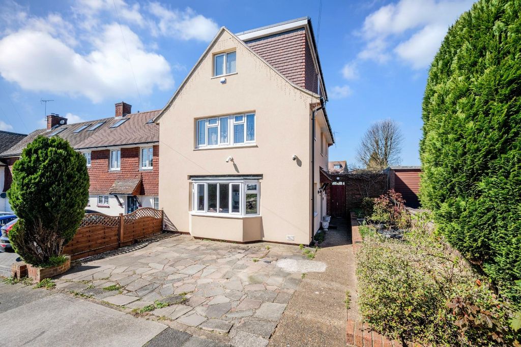 Property photo 1 of 20 Upland Way