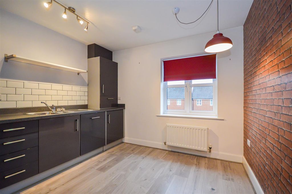 Property photo 3 of 8 Dining Kitchen