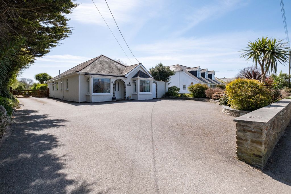 Property photo 1 of 22 Hughenden