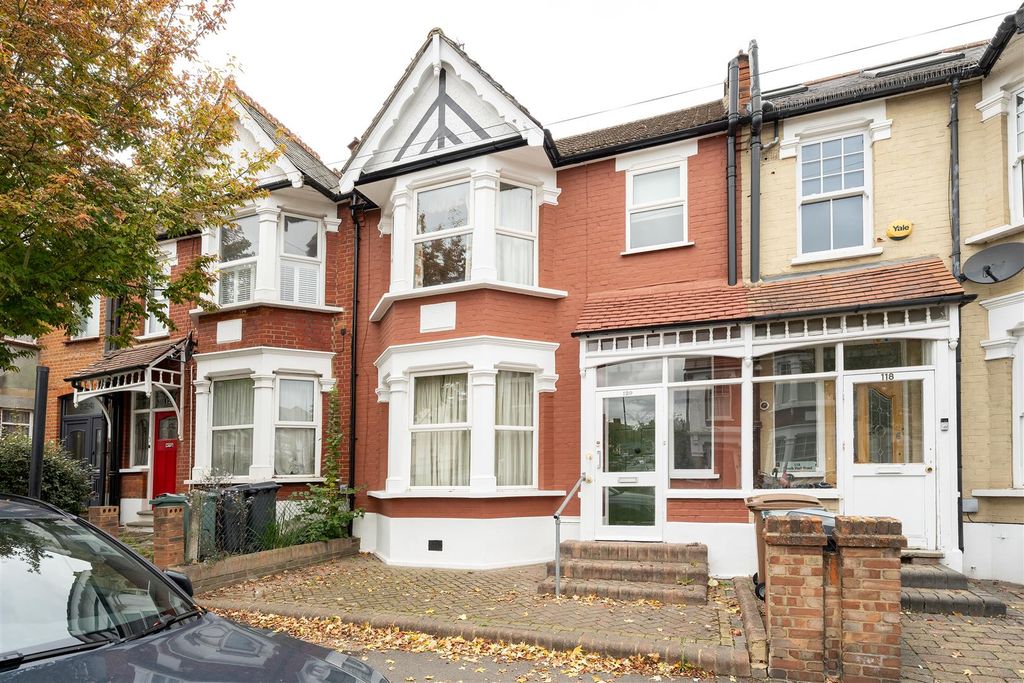 Property photo 1 of 24 Beech Hall Road, E4