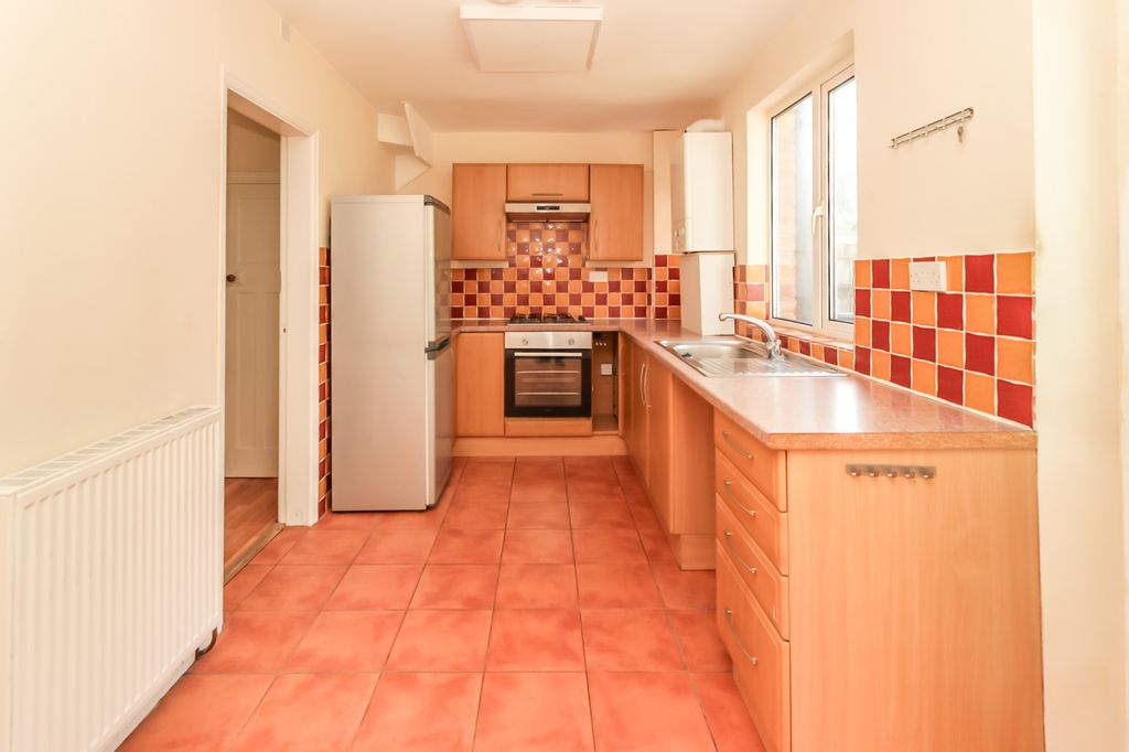 Property photo 3 of 8 Kitchen
