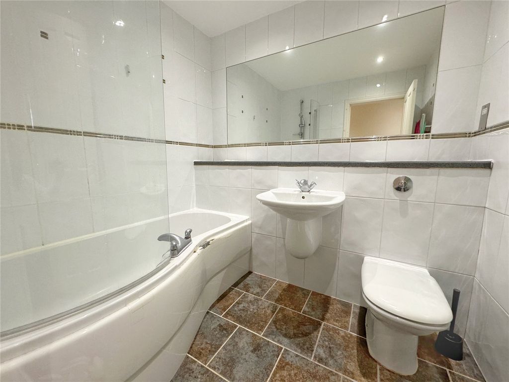 Property photo 3 of 10 Bathroom